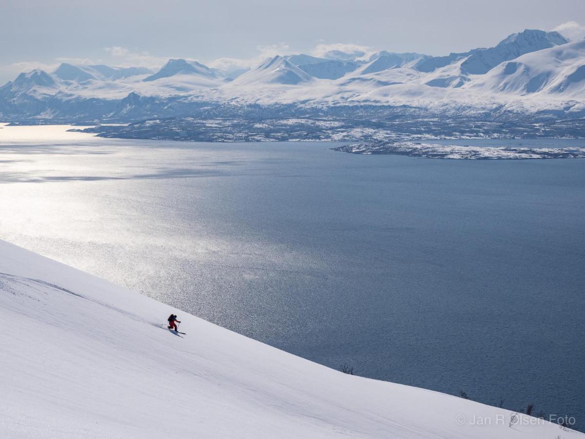 Lyngenfjord,Odins Hus Apartamento Olderdalen Exterior foto